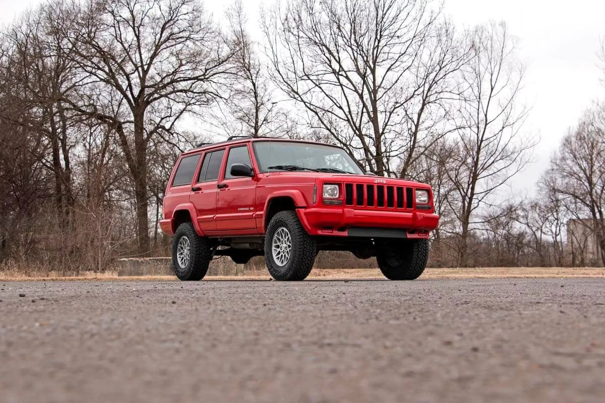 Rough Country Kit Jeep for Cherokee 3" Lift 630X70 - w/V2 1984-2001 Shocks