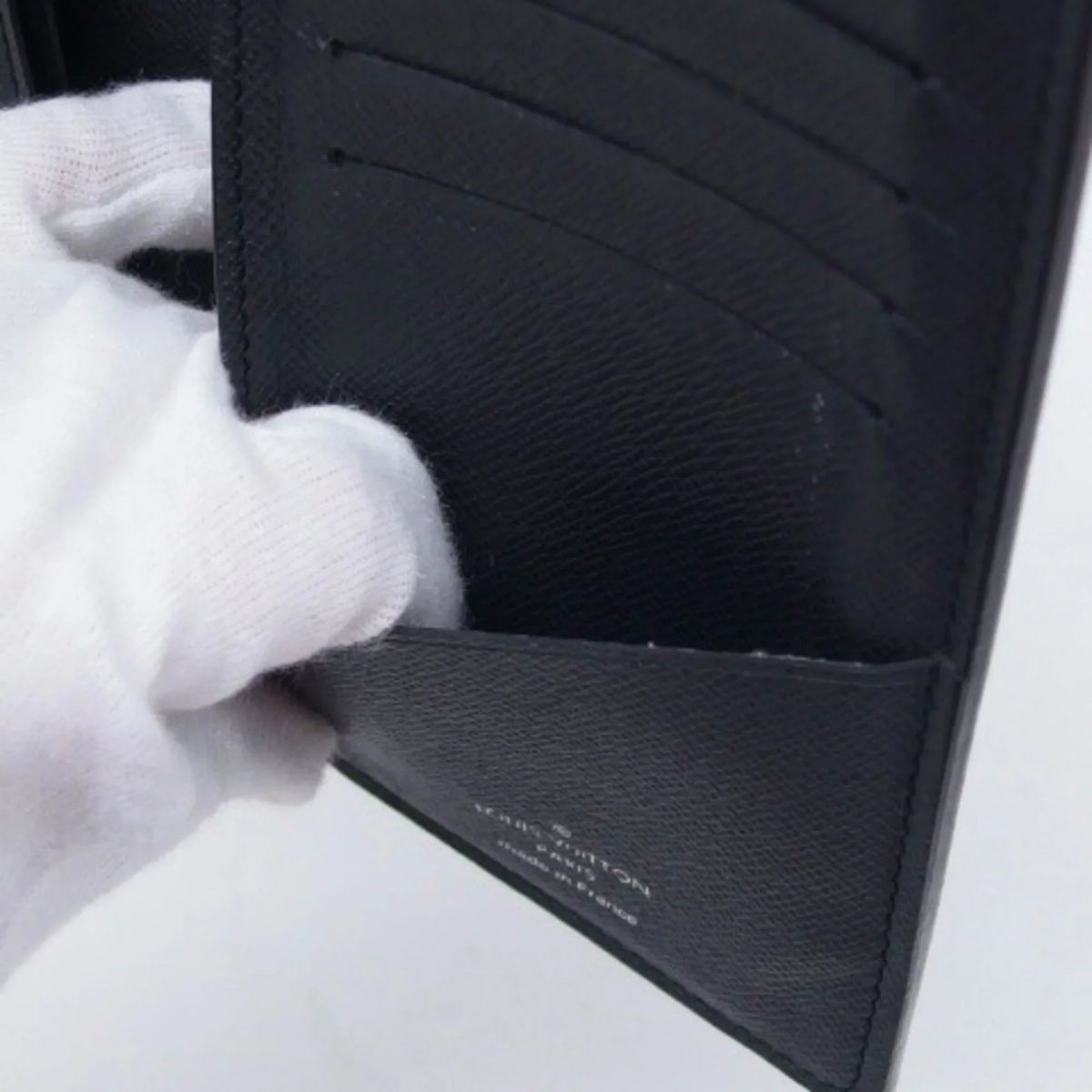 Pre-Owned Wallet (Good) Long Vuitton Black Bifold Billfold Taiga Louis