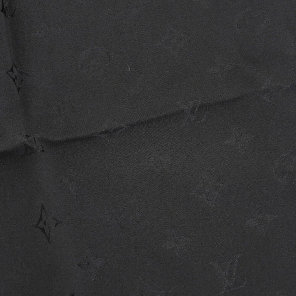 Pre-Owned (Like New) scarf Louis silk Vuitton black monogram