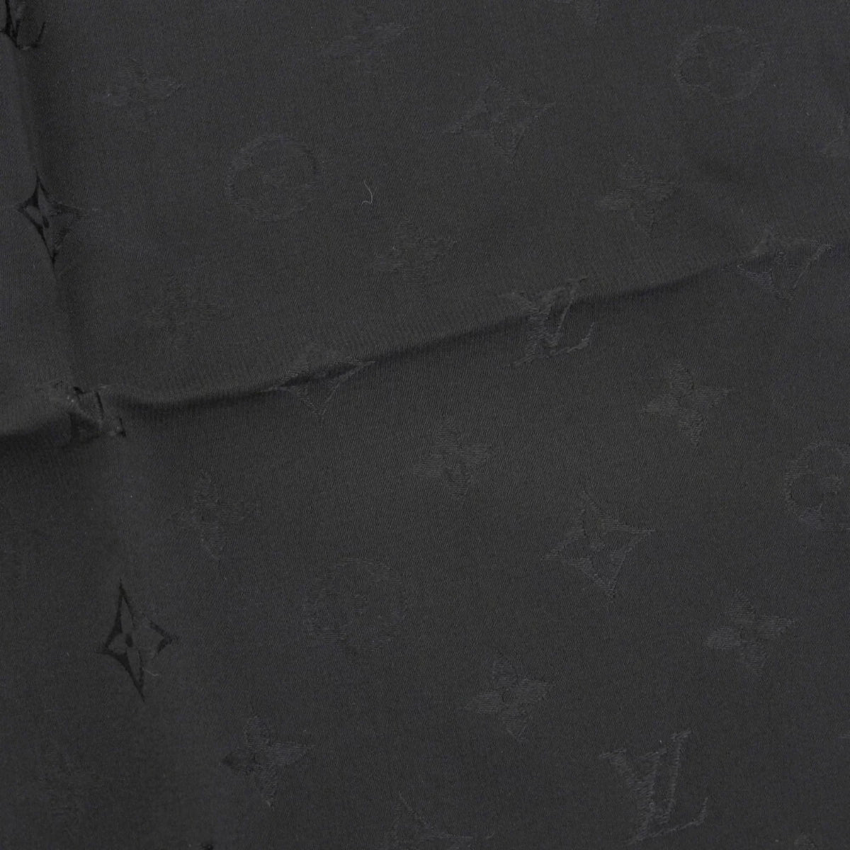 Pre-Owned (Like New) scarf Louis silk Vuitton black monogram