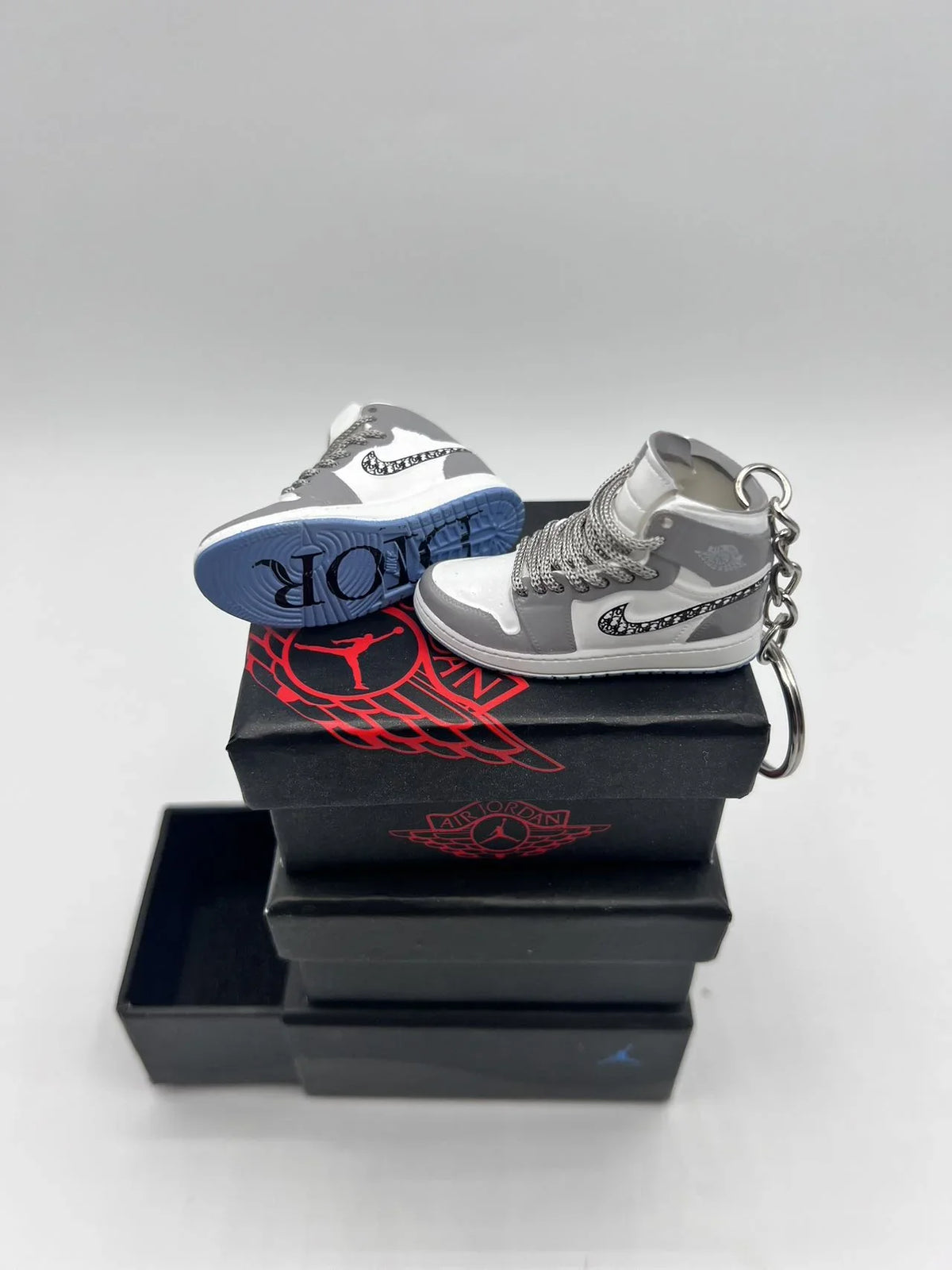 Nike Dior Of Pair Box Enthusiasts/ and With Keychain Mini for A Sneaker Perfect Shoe 3D Jordan