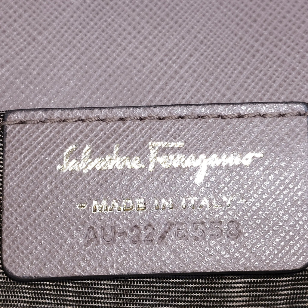 Unisex Authenticated Calf Pink Bag (Good) Ferragamo Leather Pre-Owned Ginny Vara Crossbody Small Crossbody