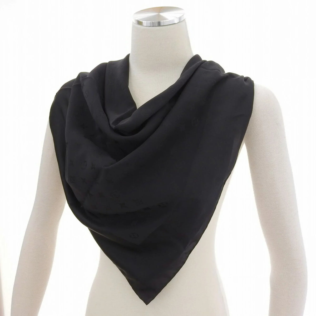 Pre-Owned (Like New) scarf Louis silk Vuitton black monogram