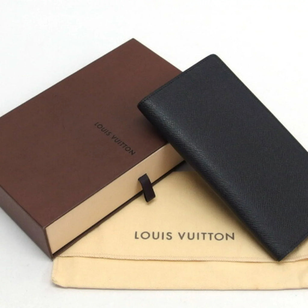 Pre-Owned Wallet (Good) Long Vuitton Black Bifold Billfold Taiga Louis