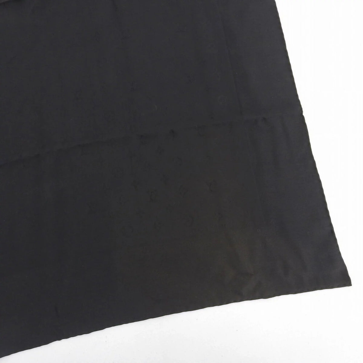 Pre-Owned (Like New) scarf Louis silk Vuitton black monogram