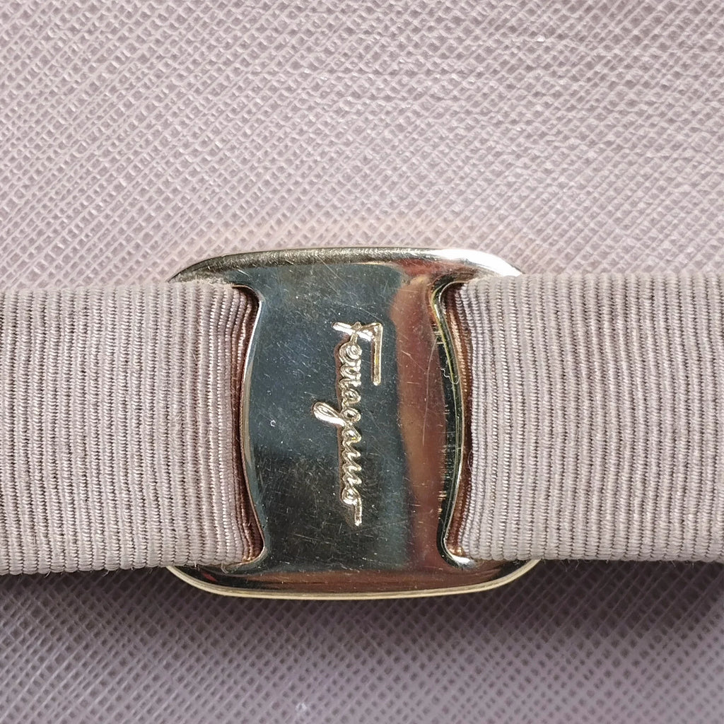 Unisex Authenticated Calf Pink Bag (Good) Ferragamo Leather Pre-Owned Ginny Vara Crossbody Small Crossbody