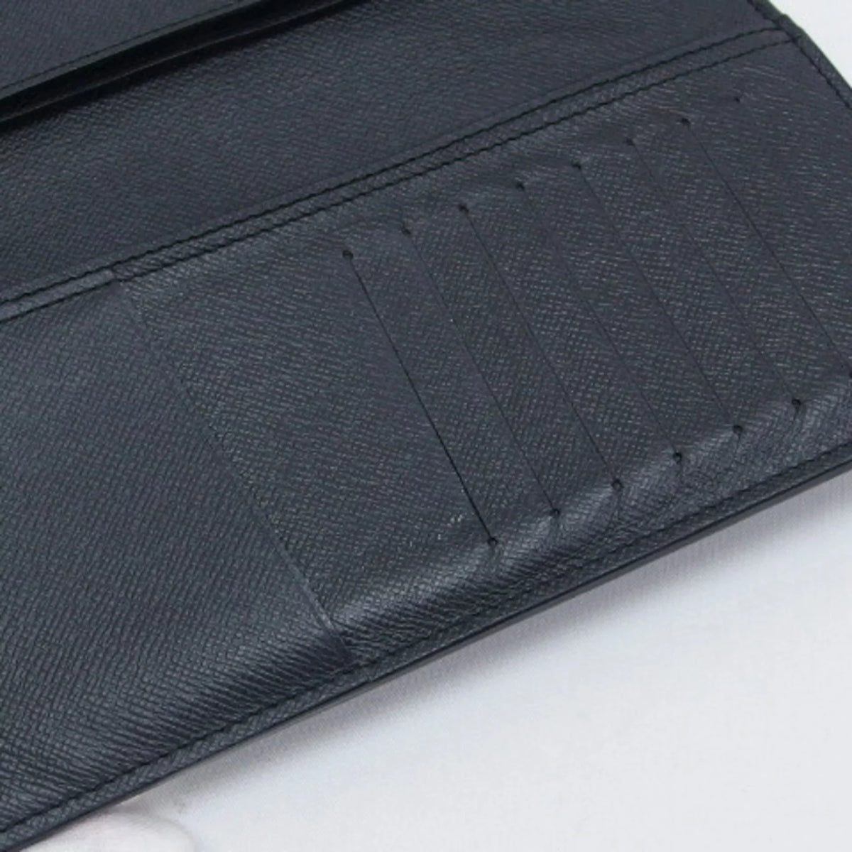 Pre-Owned Wallet (Good) Long Vuitton Black Bifold Billfold Taiga Louis