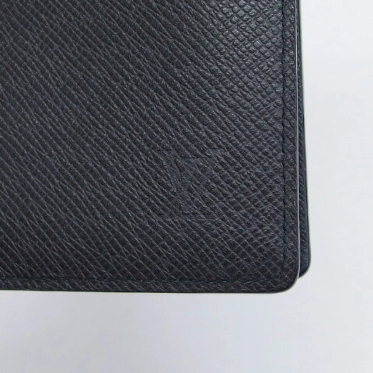 Pre-Owned Wallet (Good) Long Vuitton Black Bifold Billfold Taiga Louis