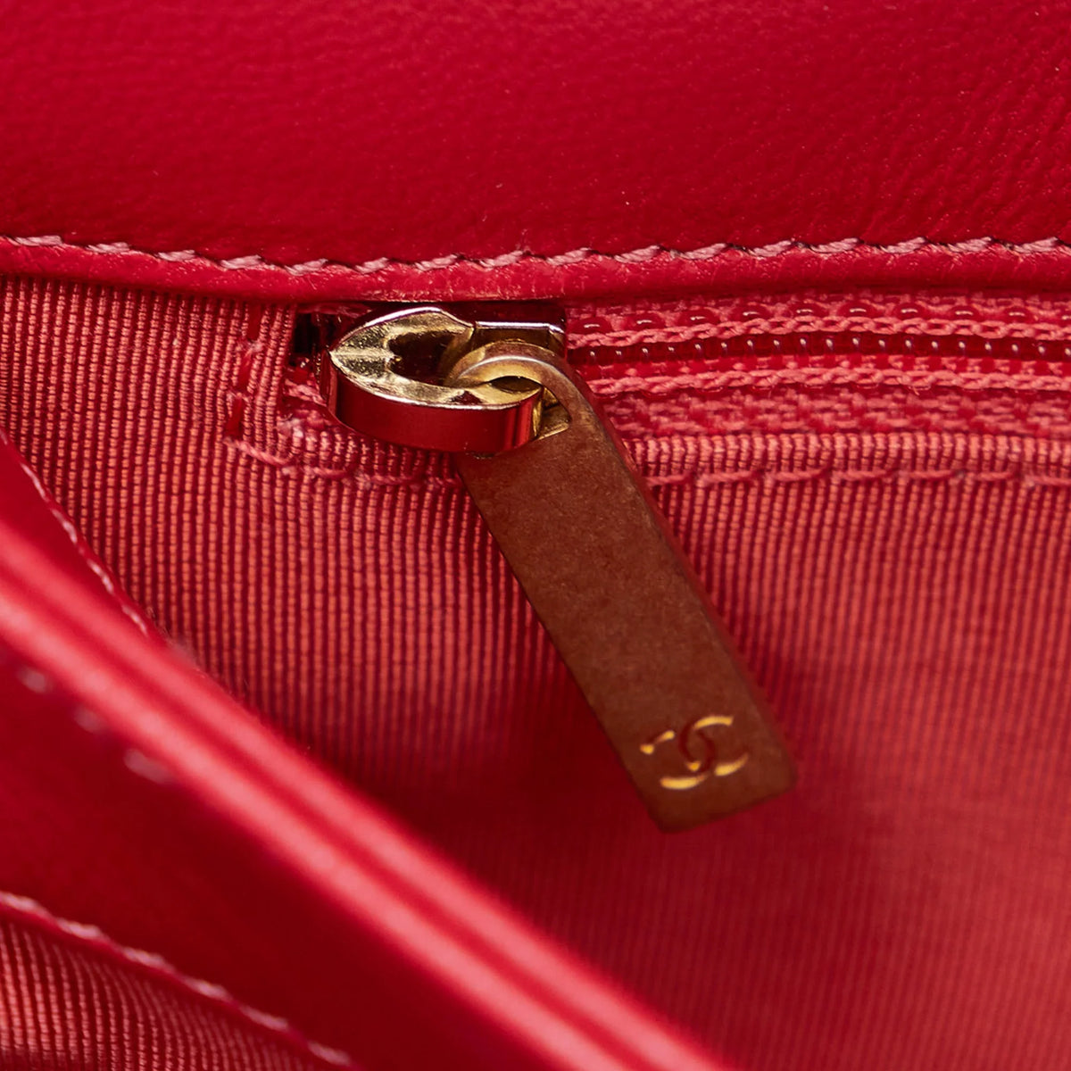 Unisex Authenticated Satchel Leather (Good) Red Pre-Owned Chanel Lambskin Chevron Flap